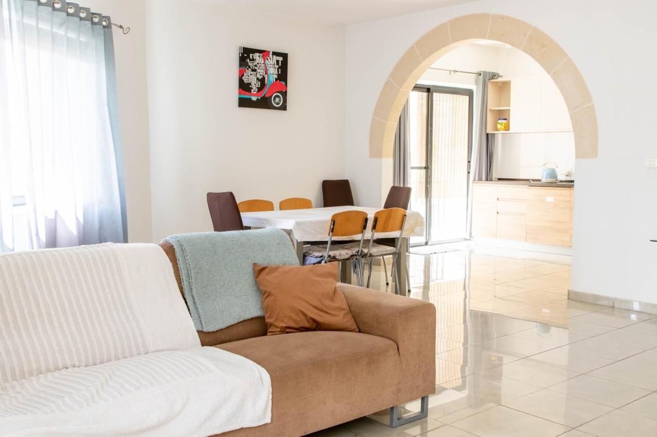 Spacious 3-Bedroom Apartment 30 Seconds From Sea 马尔萨斯卡拉 外观 照片